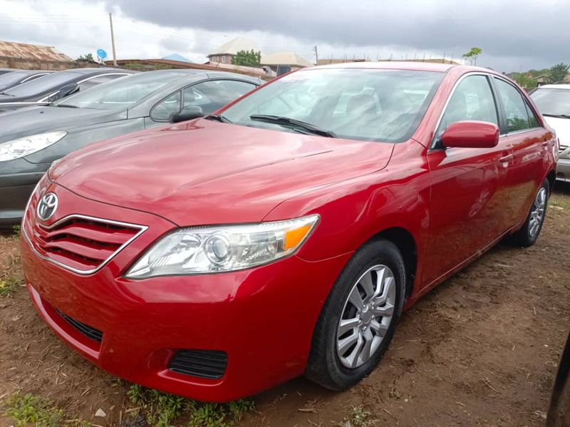 Thumbnail 4 of 2011 Toyota Camry LE